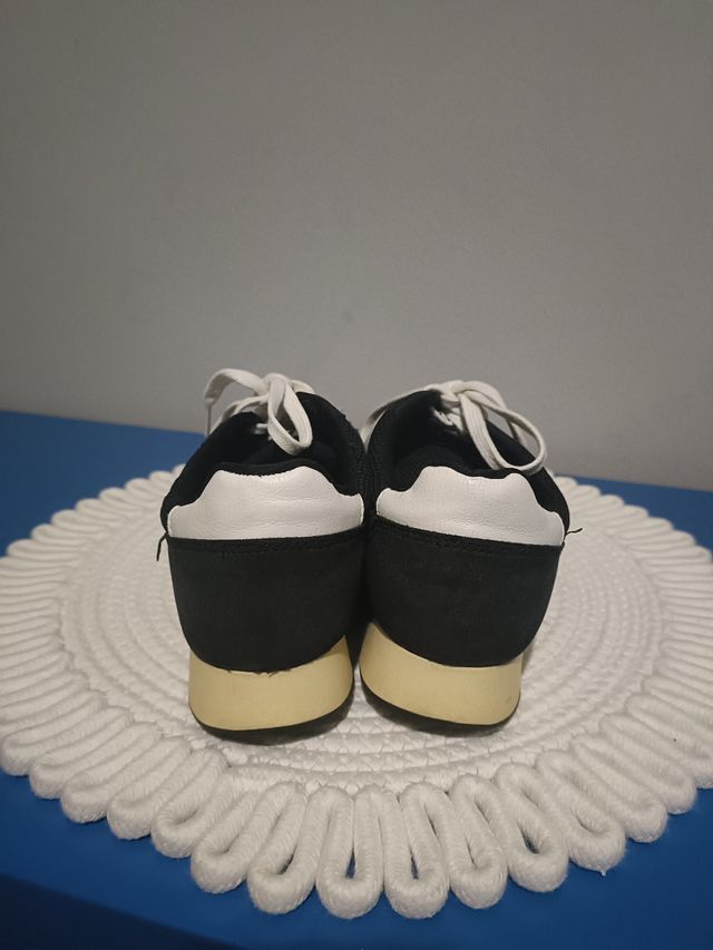 Zapatillas Bershka.