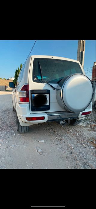 Porton trasero mitsubishi montero v60