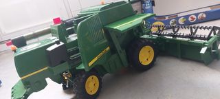 Tractor y cosechadora Bruder