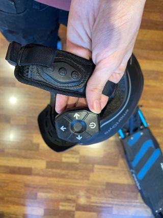 Patinete eléctrico smartgyroSpeedwayDGT con casco