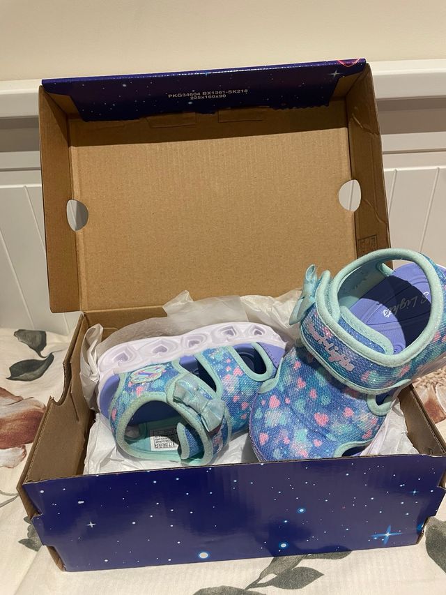 SKECHERS NIÑA NUEVAS 