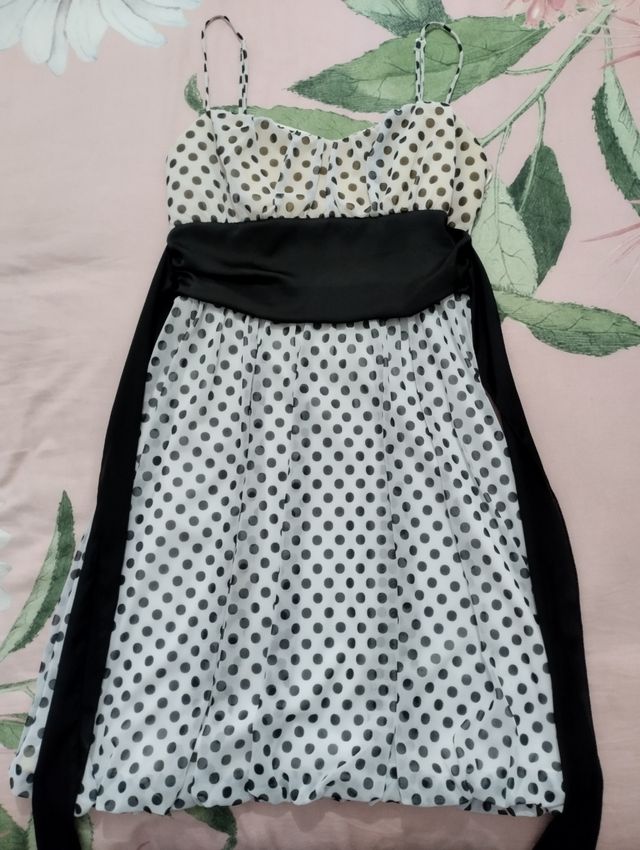 Vestido blanco topos negros