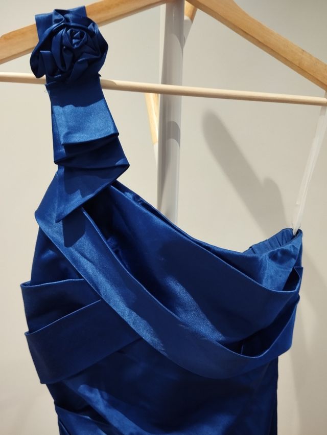 Vestido corto azul satinado