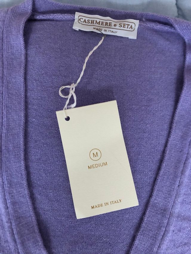 Cardigan a portafoglio con canottiera lilla