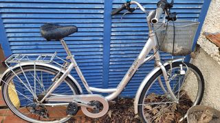 Bicicleta conor paseo o ciudad
