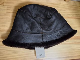 GORRO BUCKET MARRÓN PIEL