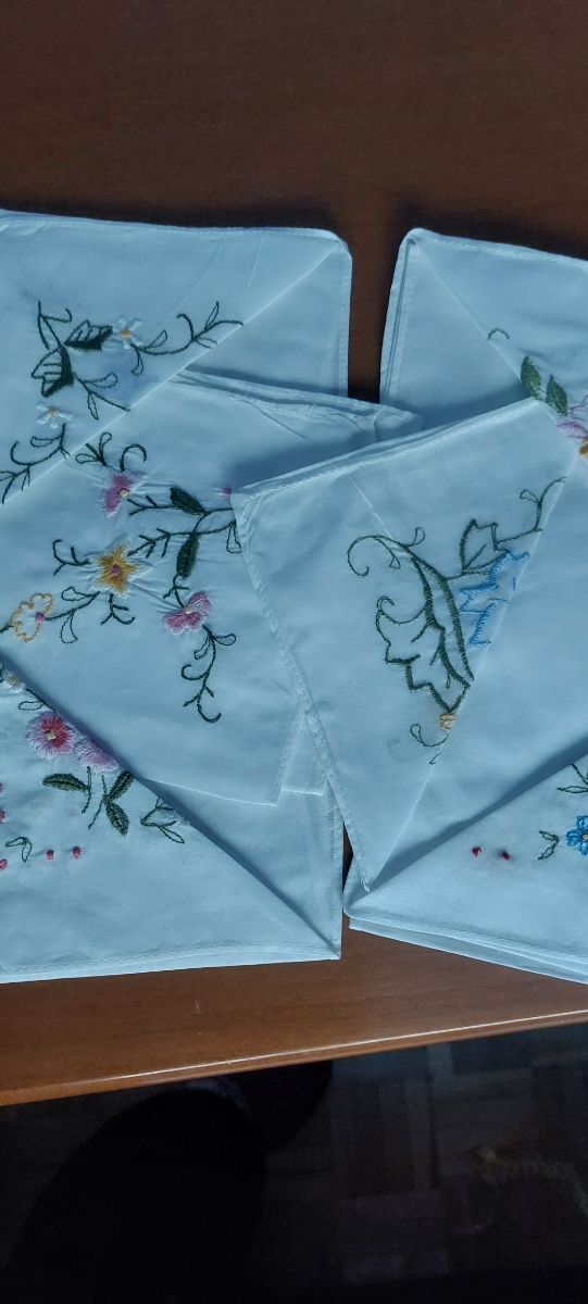 2 juegos de pañuelos de 6 unidades