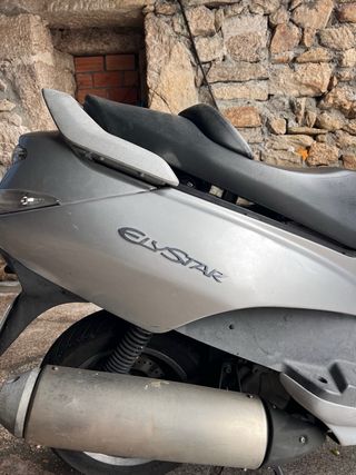 Se vende PEUGEOT ELYSTAR 125 cc