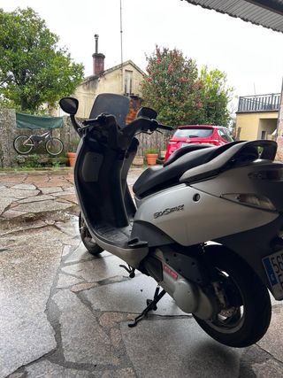 Se vende PEUGEOT ELYSTAR 125 cc