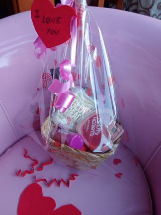 Cesta regalo especial San Valentín Maq. Perfume