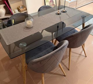 Conjunto mesa y sillas