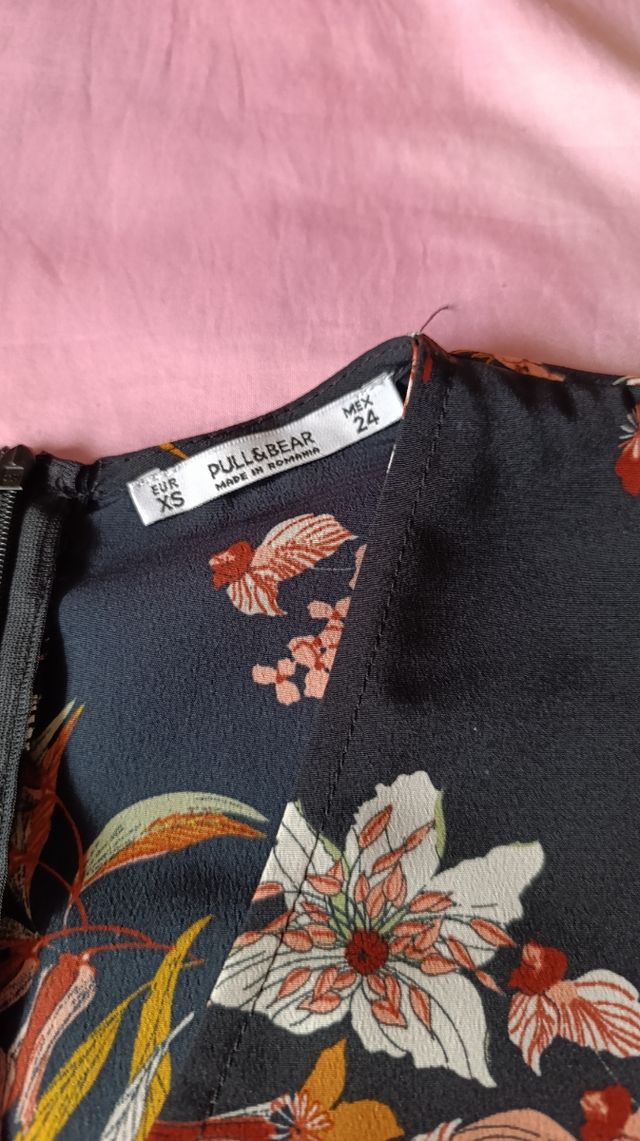 Vestido negro de flores