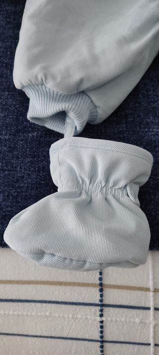 Buzo bebé con guantes y patucos Neck-Neck 6 meses