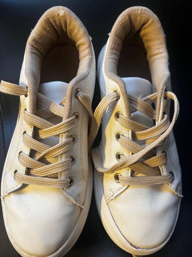 Deportes blanco vestir blanco y Dorado. Talla36