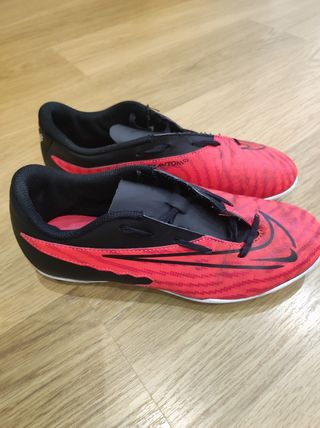 Botas de fútbol Nike con tacos