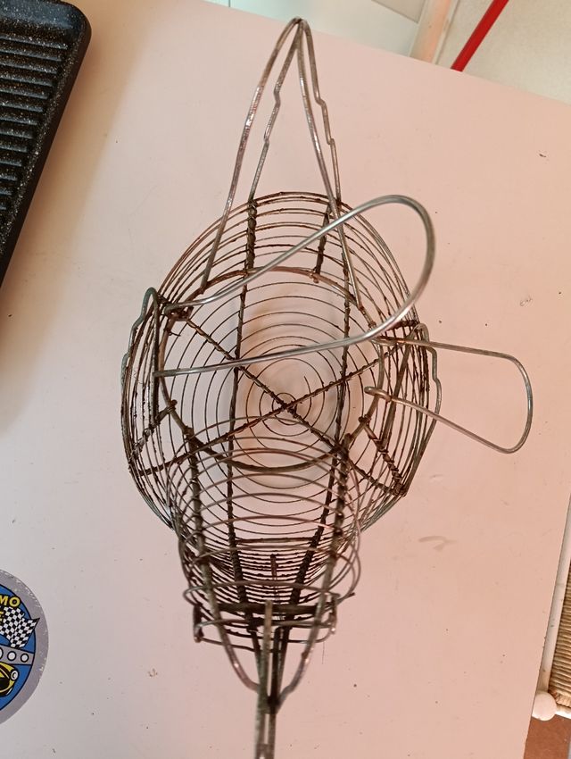 Cestino vintage per uova in filo diferro