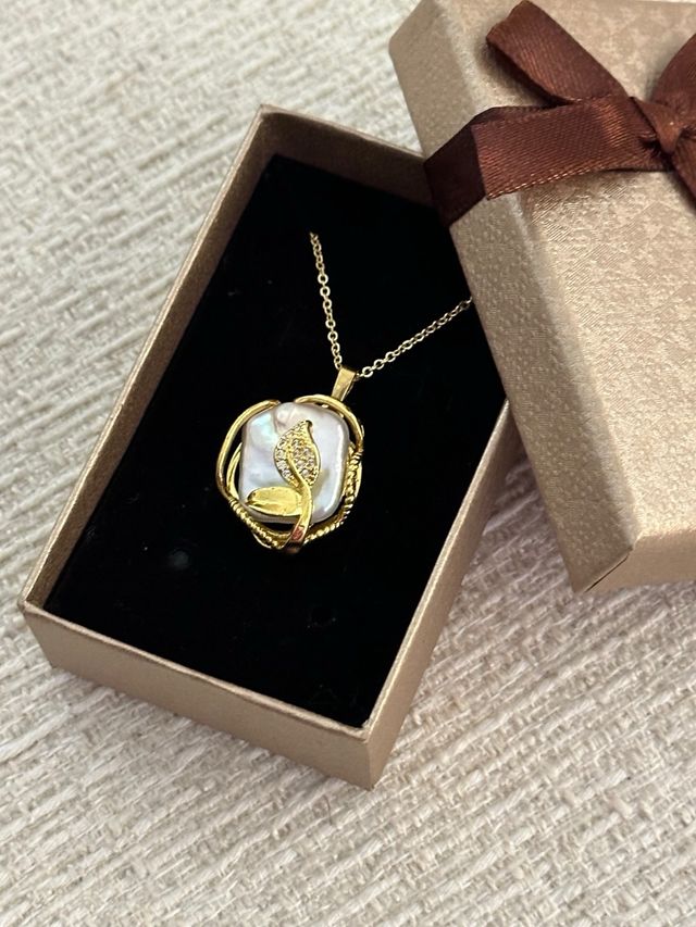 Collar de perlas naturales