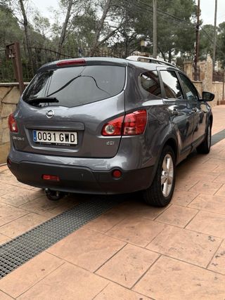 Nissan Qashqai+2 2010