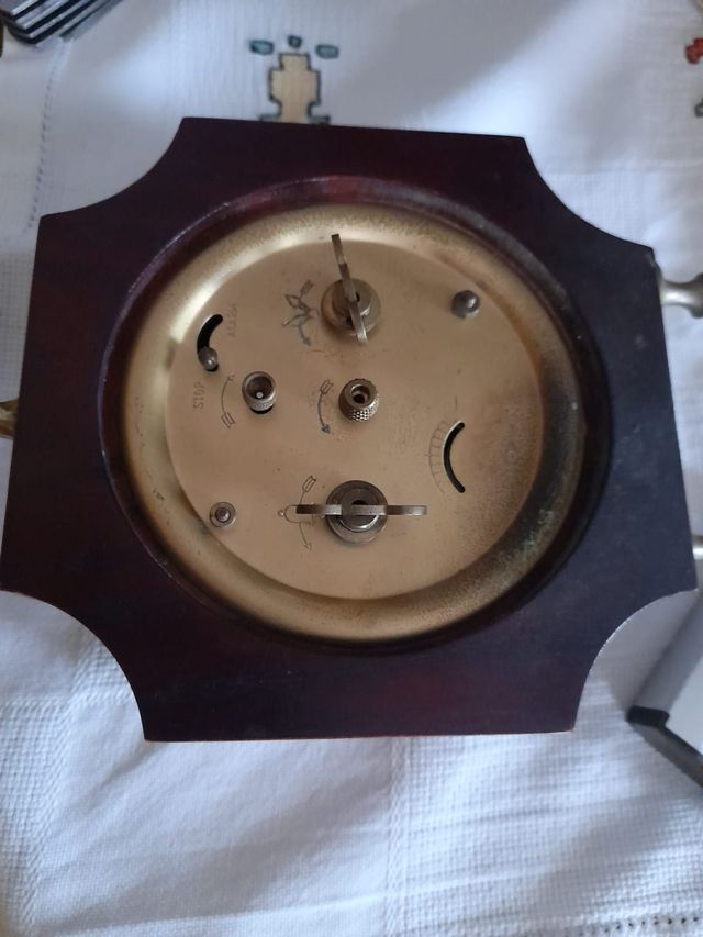 Orologio sveglia con carica manuale + 2 seghetti