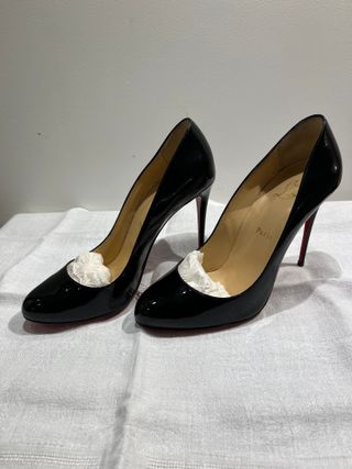 zapatos tacon alto Louboutin negros charol 40,5