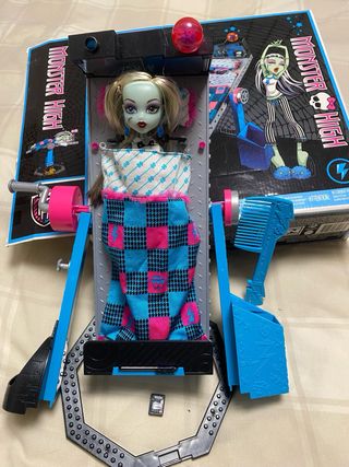 Cama/ Espejo Monster High