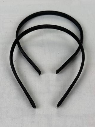 Diademas negras clásicas. Negociable.
