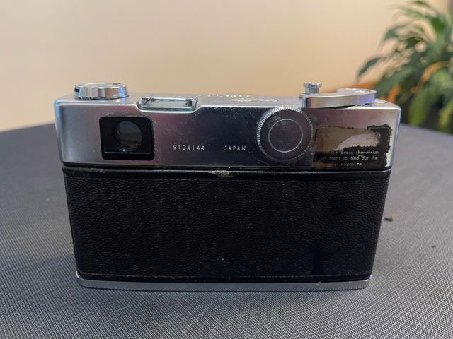 Yashica 1C.     45mm f/1.4