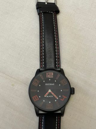 Reloj Pertegaz Back esfera negra números rojo