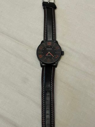 Reloj Pertegaz Back esfera negra números rojo