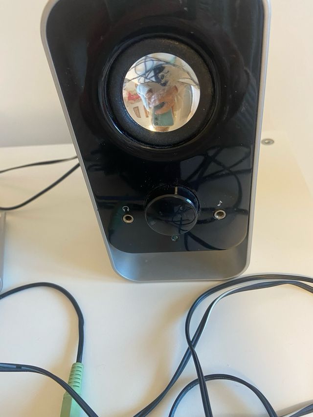 Altavoces stéreo Logitech con adaptador corriente 