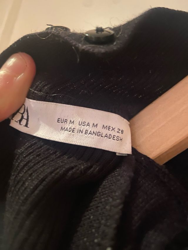 Vestido negro canalé cuello alto