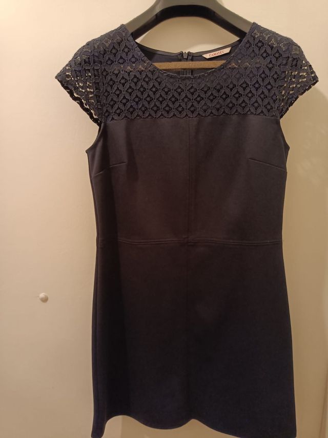 Tubino blu scuro con pizzo