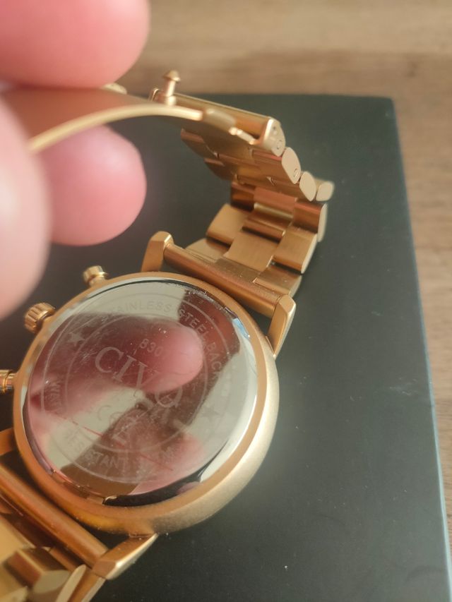 Reloj dorado