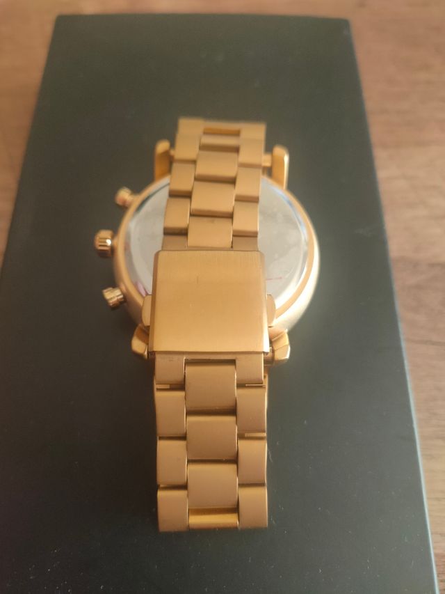 Reloj dorado