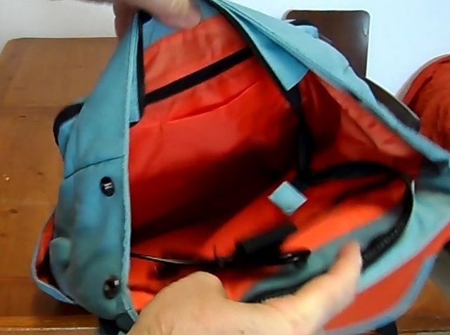 Mochila Turquesa con cable USB