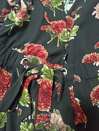 Mono largo con estampado de flores
