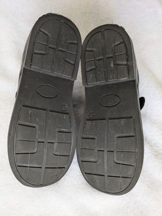 ZAPATO COLEGIAL NIÑO Número 34 / Nuevo / 5 euros