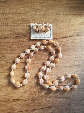 Collar y pendientes de caracolas
