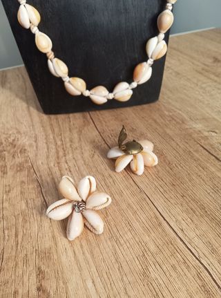 Collar y pendientes de caracolas