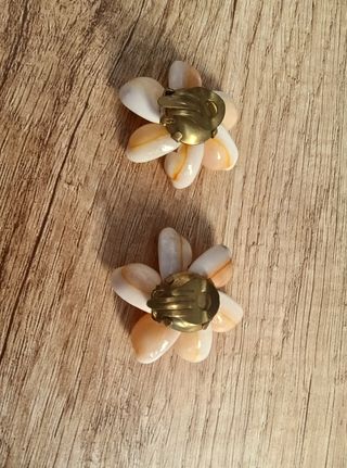 Collar y pendientes de caracolas