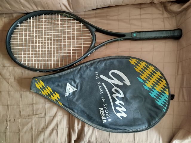 Raquetas de tenis, Pádel y bádminton .