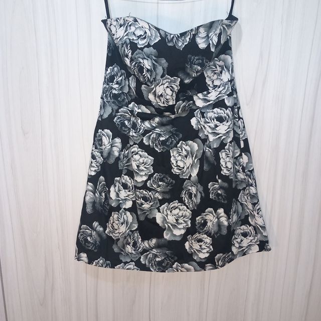 VESTIDO ESCOTE CORAZÓN.