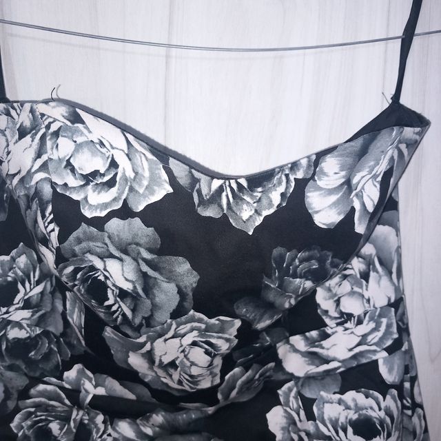 VESTIDO ESCOTE CORAZÓN.