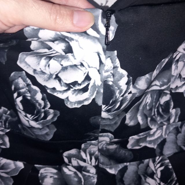 VESTIDO ESCOTE CORAZÓN.