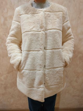 Chaquetón piel sintética blanco