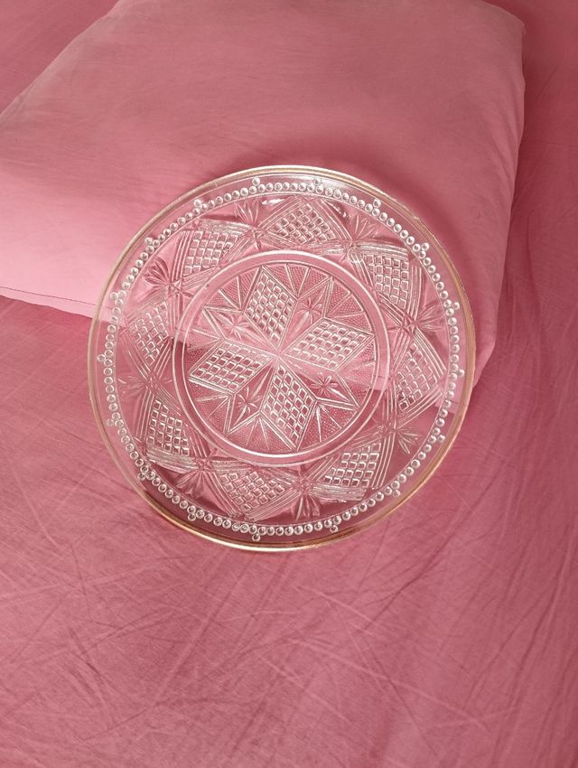 Plato cristal tallado borde dorado años 50