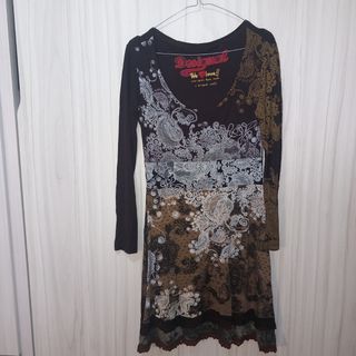  VESTIDO DE DESIGUAL. 