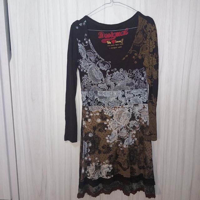 VESTIDO DE DESIGUAL.