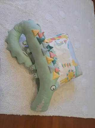 Colcha edredón cama 90cm. infantil con 2 cojines