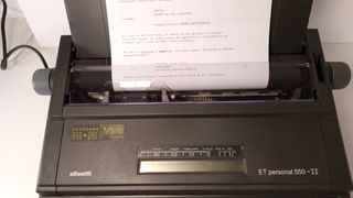 Máquina de escribir eléctrica Olivetti